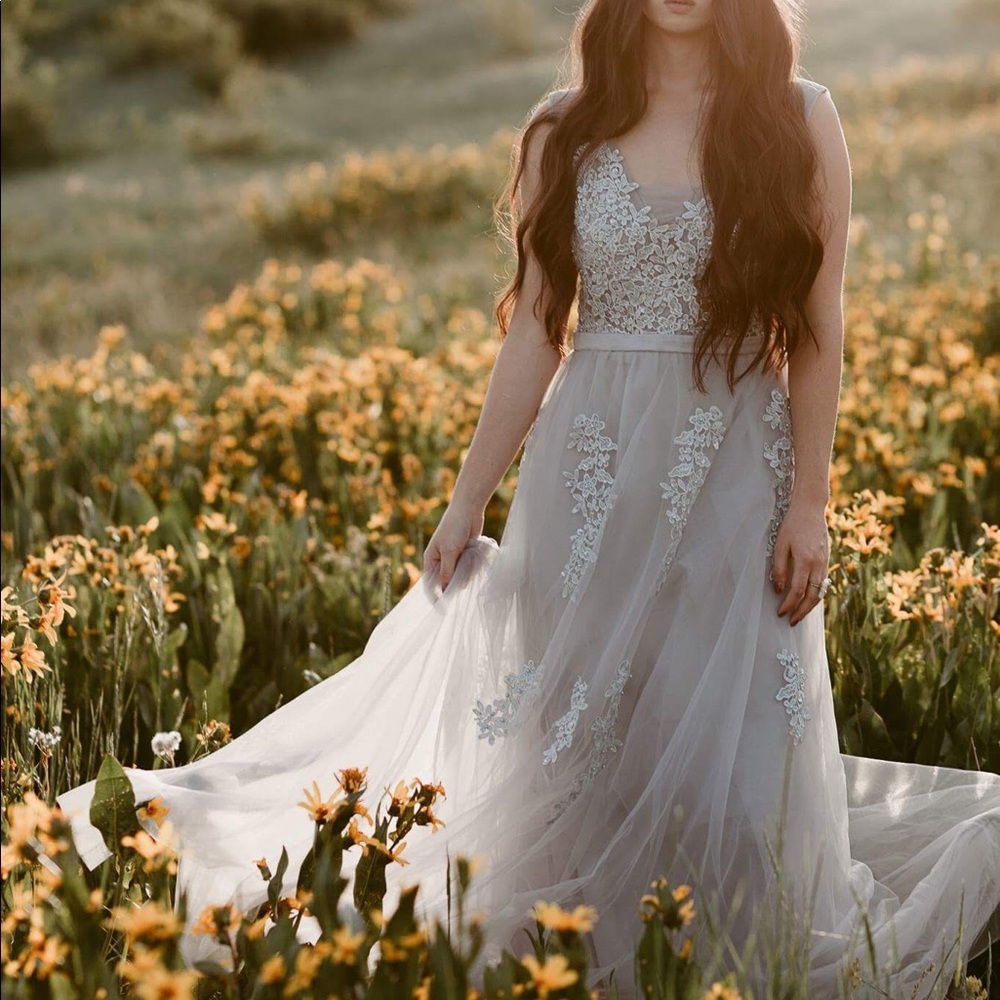 Gorgeous silver gown! Perfect for photoshoots.